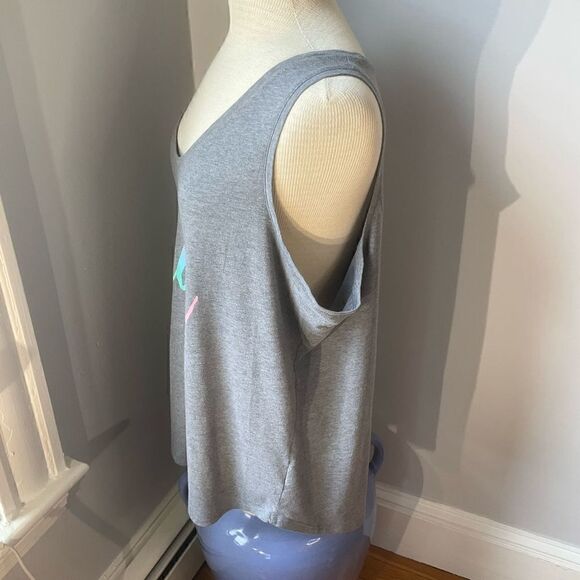 XXL Pride Muscle Tank! Grey with rainbow graphic. Preloved - Picture 4 of 6